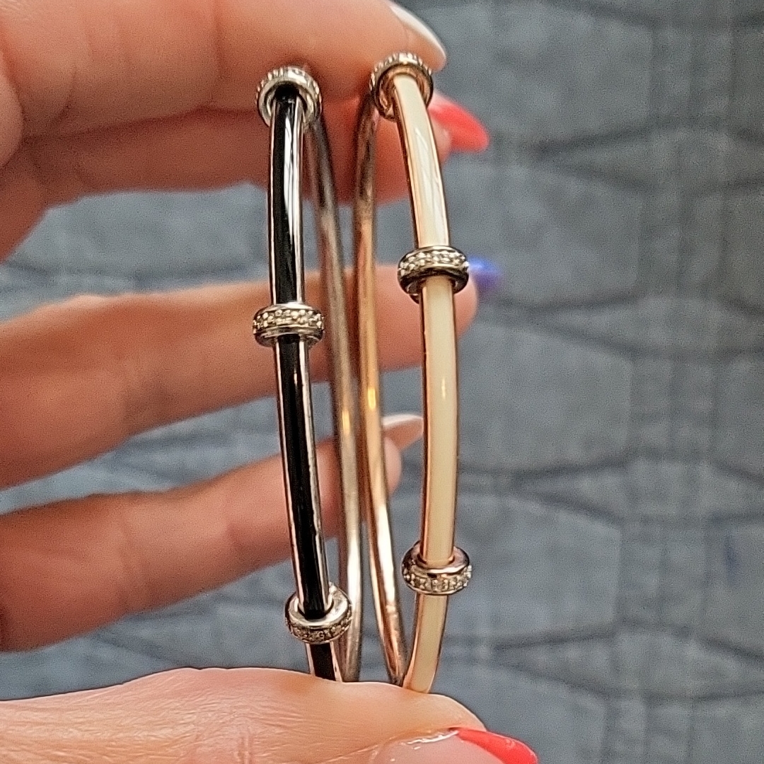 Elegant Black And Gold Bangle Set